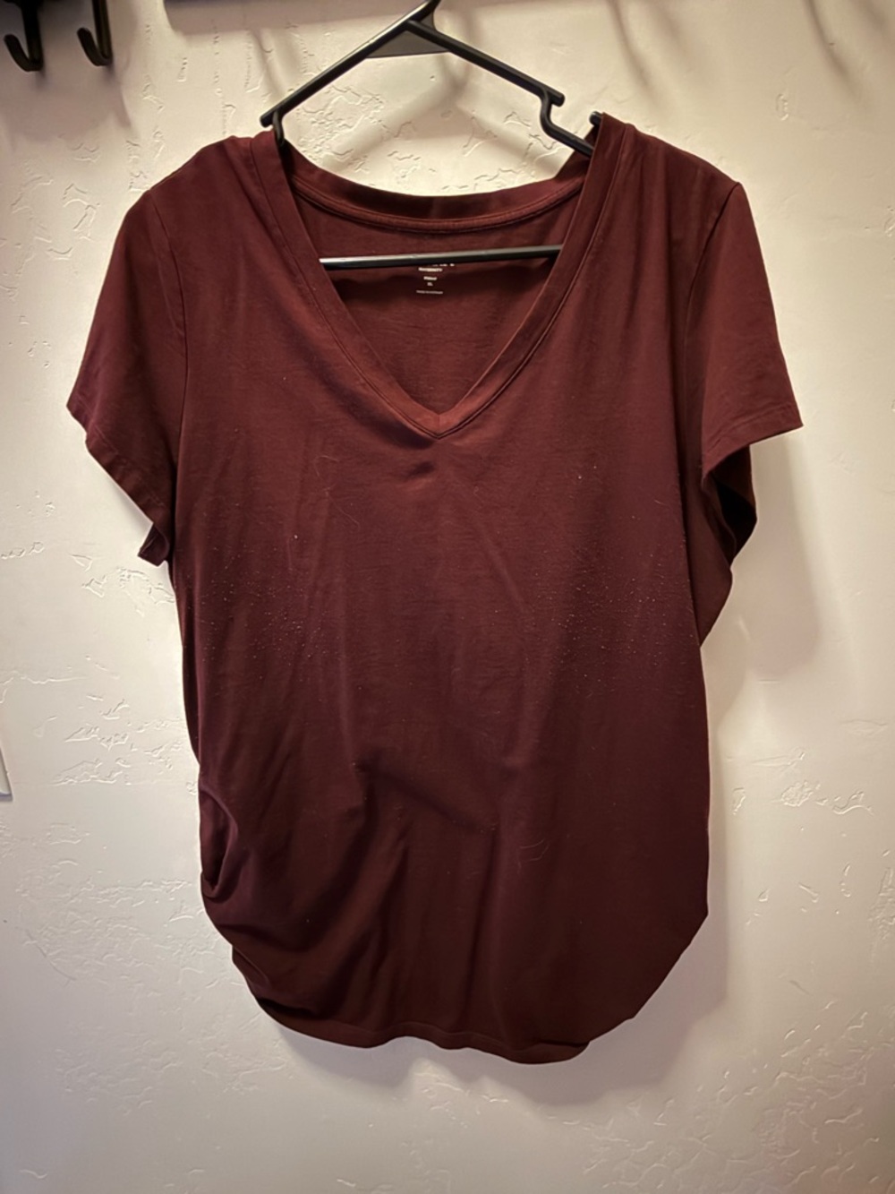 Old Navy Women's maternity fitted top - Burgundy